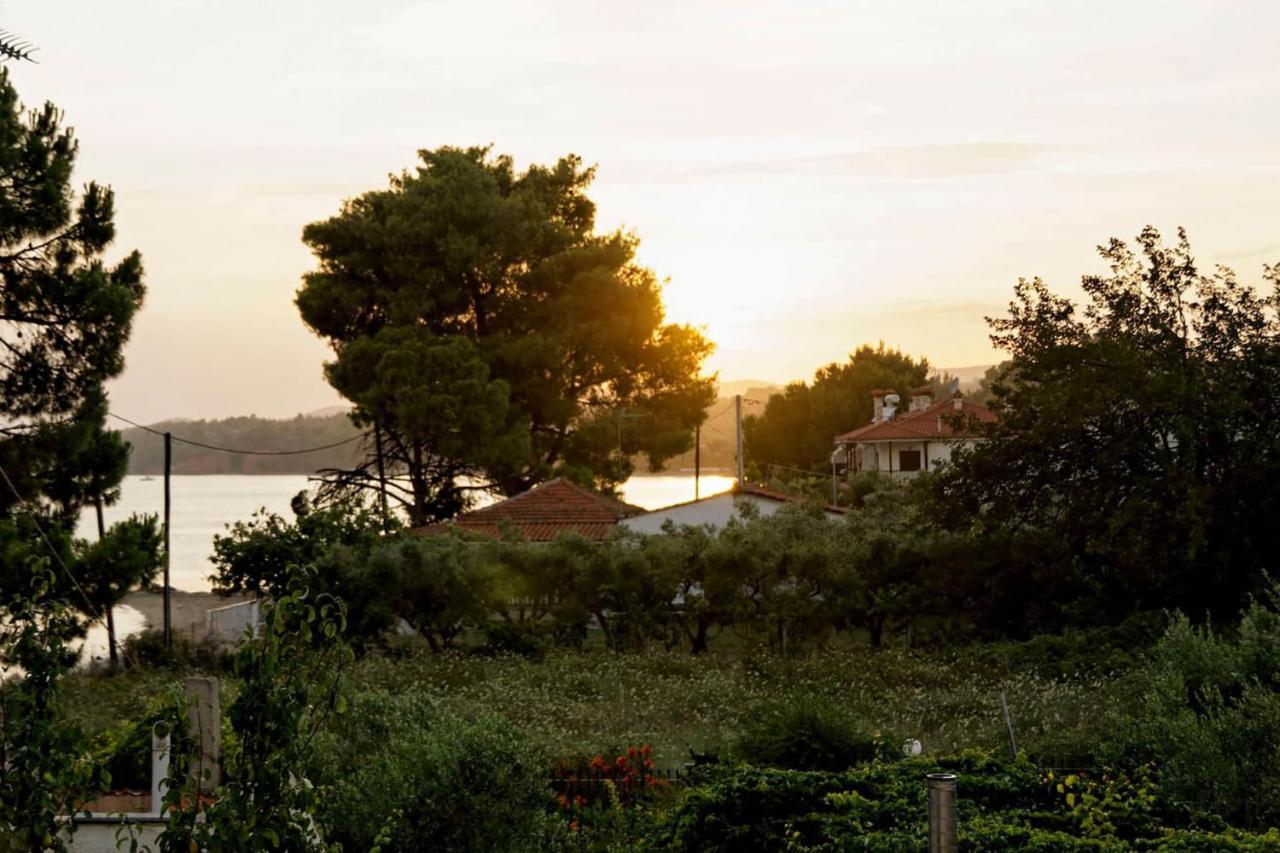 Lemon Beach Front Apartment, Nikiti Eksteriør bilde